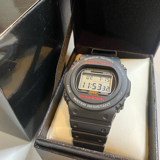 G-SHOCK(ジーショック)のCASIO G-SHOCK DW-5750E-1JF 新品未使用　ブラック メンズの時計(腕時計(デジタル))の商品写真