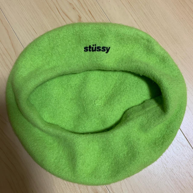 STUSSY(ステューシー)のstussy ストゥーシー 黄緑色 ベレー帽 ハンチング レディースの帽子(ハンチング/ベレー帽)の商品写真