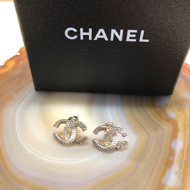 最高の品質 MIO様専用 - CHANEL ピアス ビンテージ風 CHANEL ピアス 販売取扱店 大幅値下げ!♦︎シャネル ゴールド ロゴ Tシャツ/カットソー(半袖/袖なし)