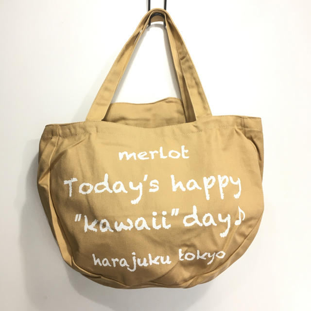 merlot(メルロー)のメルロー　クマ　きのこ　キャメル　トートバック　新品 レディースのバッグ(トートバッグ)の商品写真