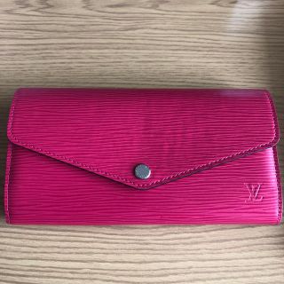 ルイヴィトン(LOUIS VUITTON)のVUITTON エピ　ピンクレッド長財布(長財布)