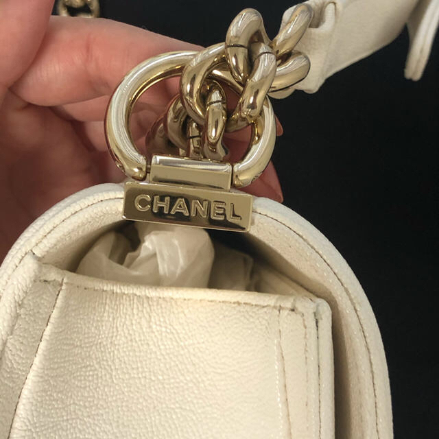 CHANEL(シャネル)の【確認用】ボーイシャネル キャビアスキン 2WAYショルダーバッグ ホワイト レディースのバッグ(ショルダーバッグ)の商品写真