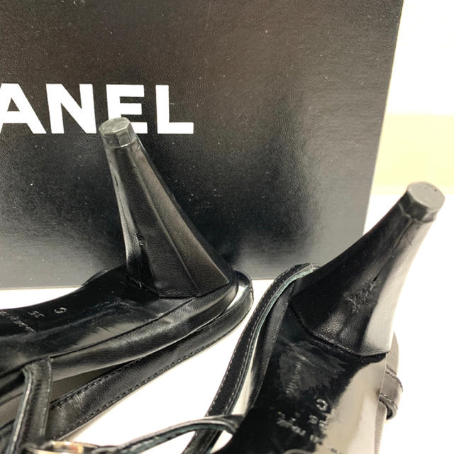 CHANEL(シャネル)のセール 美品 大人気 CHANEL ココマーク スタッズ 35C ミュール 黒 レディースの靴/シューズ(ミュール)の商品写真