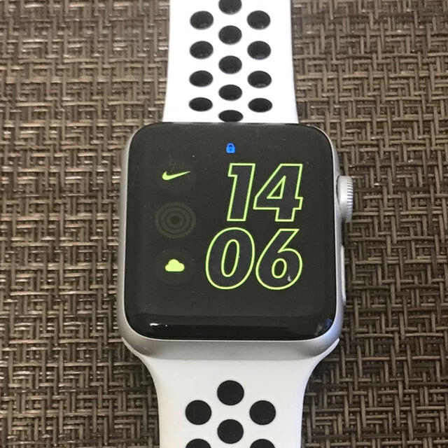 Apple Watch(アップルウォッチ)のApple Watch series2 NIKE 42mm  アルミニウム スマホ/家電/カメラのスマートフォン/携帯電話(その他)の商品写真