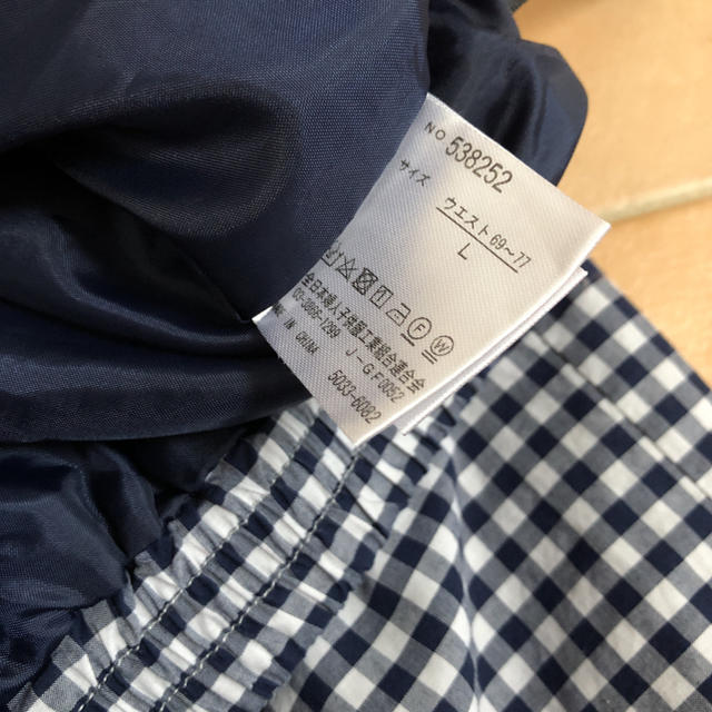 LOWRYS FARM(ローリーズファーム)の紺色ギンガムチェック・Lサイズ・ウエストゴムスカート・裾フロッキープリント レディースのスカート(ひざ丈スカート)の商品写真