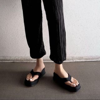 PLATFORM SANDAL BLACK(サンダル)