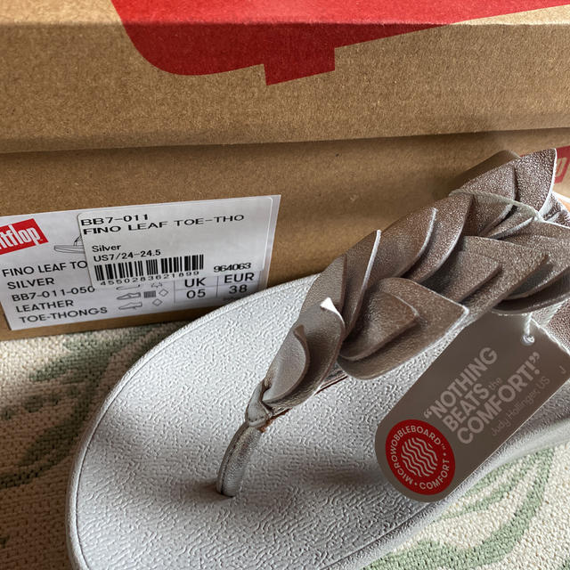 fitflop(フィットフロップ)のフィットフロップ　サンダル  シルバー　7 24-24.5㎝ レディースの靴/シューズ(サンダル)の商品写真