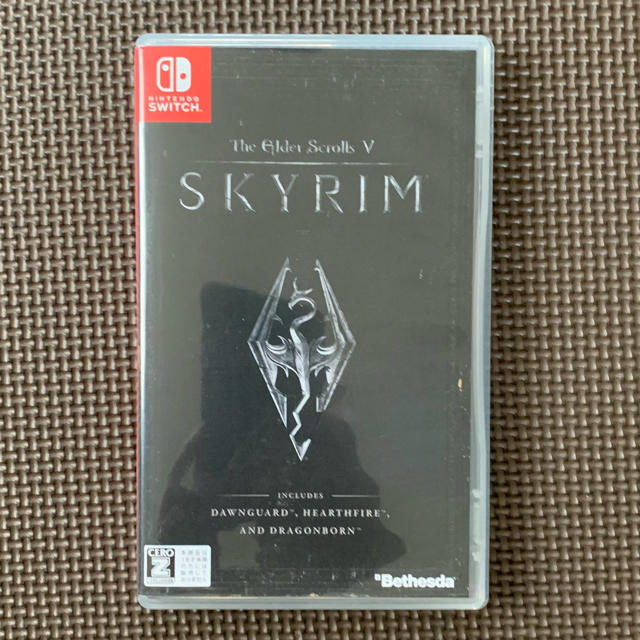Nintendo Switch(ニンテンドースイッチ)のThe Elder Scrolls V： Skyrim（ザ エルダースクロールズ エンタメ/ホビーのゲームソフト/ゲーム機本体(家庭用ゲームソフト)の商品写真