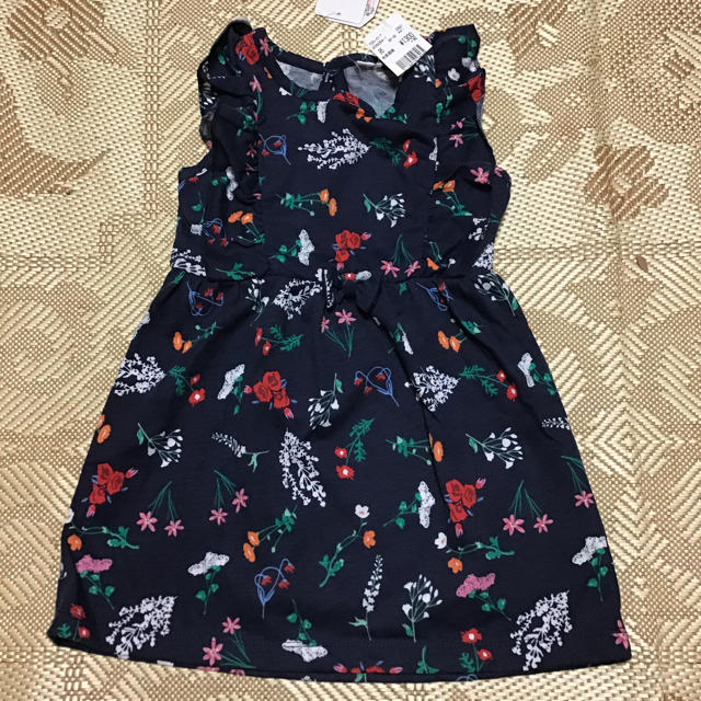 新品　ワンピース　花柄　 95 キッズ/ベビー/マタニティのキッズ服女の子用(90cm~)(ワンピース)の商品写真