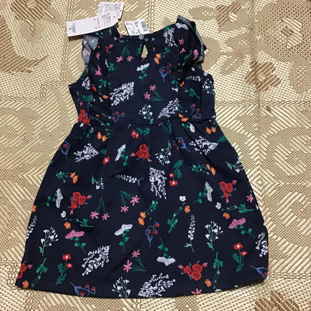 新品　ワンピース　花柄　 95 キッズ/ベビー/マタニティのキッズ服女の子用(90cm~)(ワンピース)の商品写真