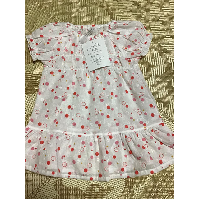 新品　ワンピース 95 キッズ/ベビー/マタニティのキッズ服女の子用(90cm~)(ワンピース)の商品写真