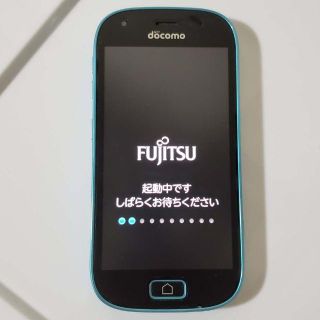 フジツウ(富士通)のdocomo　らくらくスマートフォンme F-03K　ブルー(スマートフォン本体)