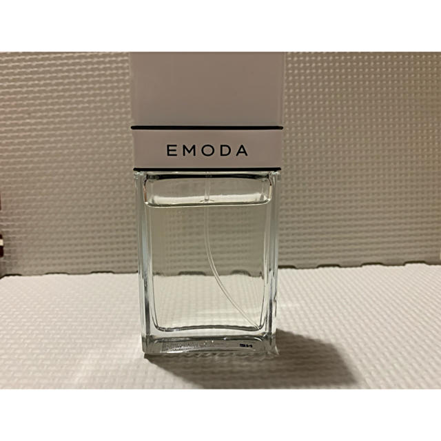 EMODA(エモダ)のエモダ　オードトワレ(ホワイト) コスメ/美容の香水(香水(女性用))の商品写真