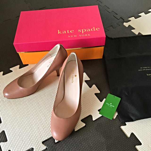 kate spade new york(ケイトスペードニューヨーク)のケイトスペード ピンクパンプス レディースの靴/シューズ(ハイヒール/パンプス)の商品写真