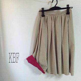 ケービーエフ(KBF)のKBF スカート(ひざ丈スカート)