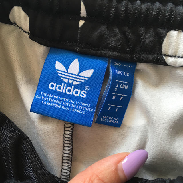 adidas(アディダス)のadidas ドット柄パンツ レディースのパンツ(スキニーパンツ)の商品写真