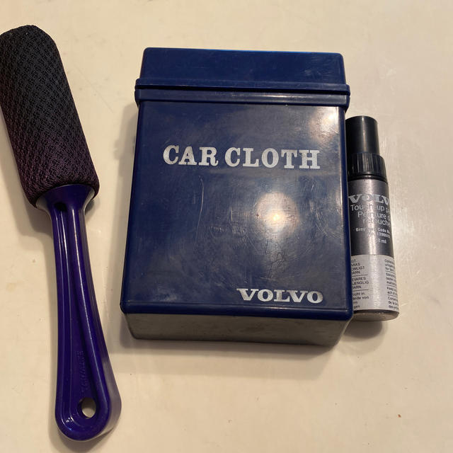 Volvo(ボルボ)のカー用品　ホイールブラシ　タッチペン　カークロス 自動車/バイクの自動車(洗車・リペア用品)の商品写真