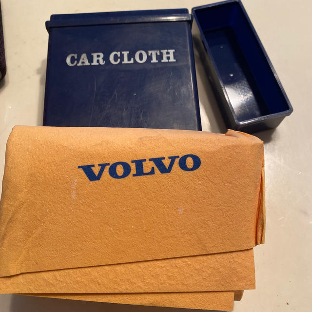 Volvo(ボルボ)のカー用品　ホイールブラシ　タッチペン　カークロス 自動車/バイクの自動車(洗車・リペア用品)の商品写真