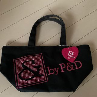 アンドバイピーアンドディー(&byP&D)の美品☆& by P&D バッグ　チャーム付き(トートバッグ)