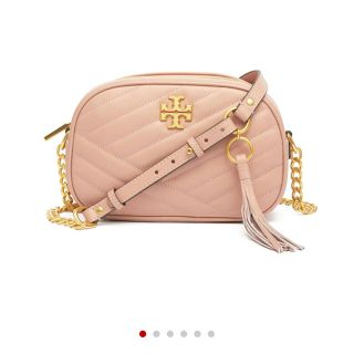 トリーバーチ(Tory Burch)のTORY BURCHトリーバーチ☆キラ シェブロン カメラバッグピンクムーン美品(ショルダーバッグ)