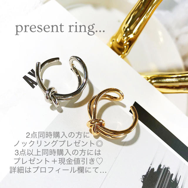 dazzlin(ダズリン)の立体パールピアス レディースのアクセサリー(ピアス)の商品写真