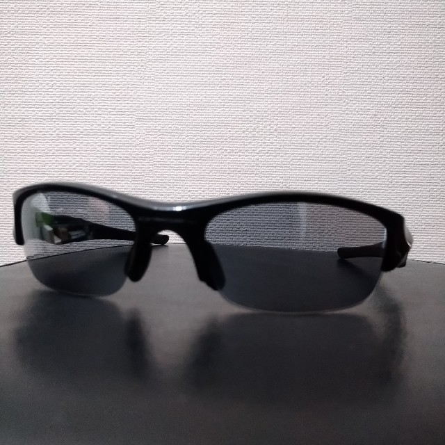 Oakley(オークリー)のオークリー　サングラス　ブラック　フラックジャケット レディースのファッション小物(サングラス/メガネ)の商品写真