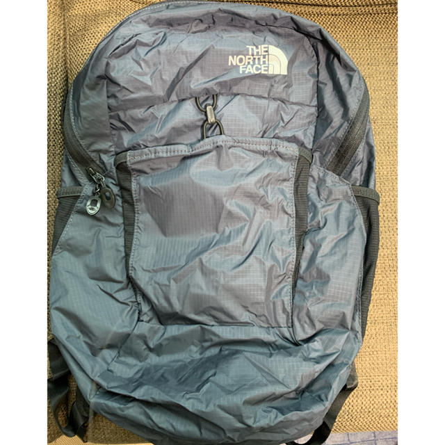 THE NORTH FACE(ザノースフェイス)の美品 THE NORTH FACE 軽量折り畳みリュック 17L メンズのバッグ(バッグパック/リュック)の商品写真