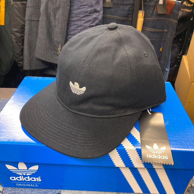 キャップ　adidas カーキ