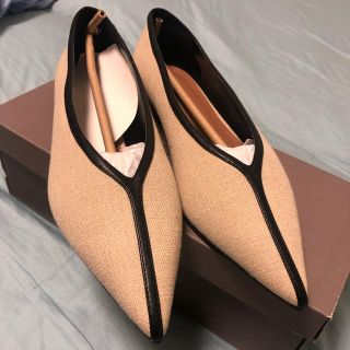 チャールズアンドキース(Charles and Keith)のチャールズアンドキース　新品　パンプス(ハイヒール/パンプス)