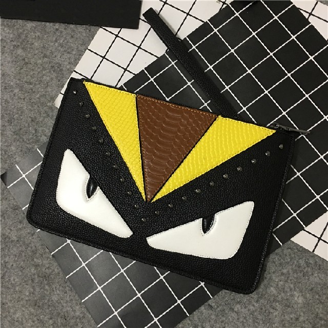 値下げ★スタッズ クラッチバッグ iPadケース モンスター デザイン レディースのバッグ(クラッチバッグ)の商品写真