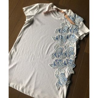 ヌメロヴェントゥーノ(N°21)の美品　N°21 ヌメロヴェントゥーノ お花のレース付きTシャツ(Tシャツ(半袖/袖なし))