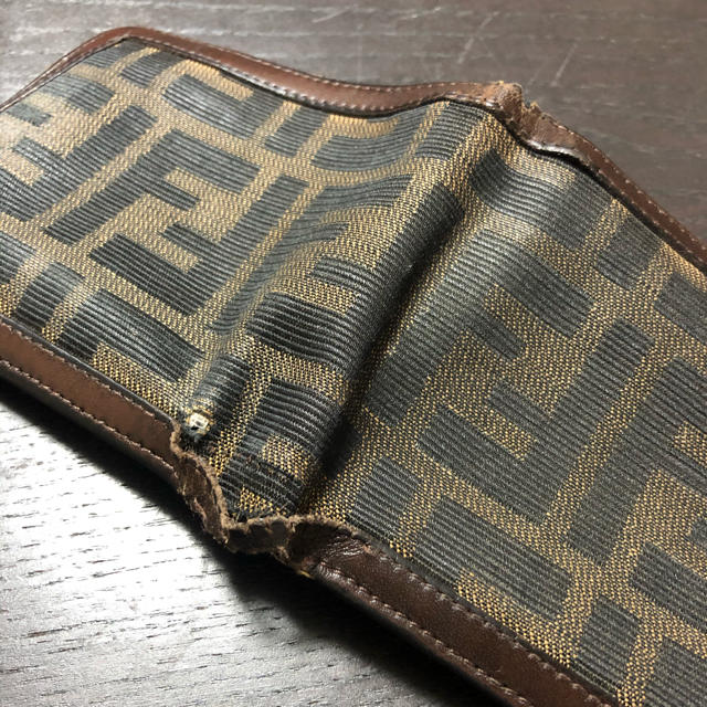 FENDI(フェンディ)のFENDI 二つ折り財布　中古 メンズのファッション小物(折り財布)の商品写真