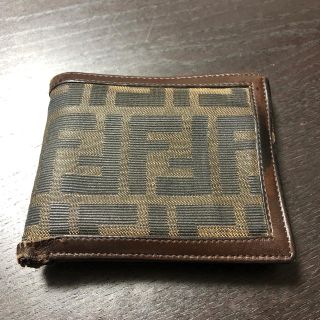 フェンディ(FENDI)のFENDI 二つ折り財布　中古(折り財布)