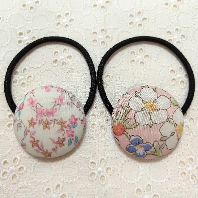 くるみボタンのヘアゴム♡2つセット リバティ | フリマアプリ ラクマ くるみボタンのヘアゴム♡2つセット リバティ