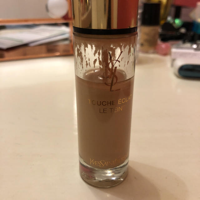 Yves Saint Laurent Beaute(イヴサンローランボーテ)のサンローラン　リキッドファンデTOUCHE ECLAT LE TEINT B10 コスメ/美容のベースメイク/化粧品(ファンデーション)の商品写真