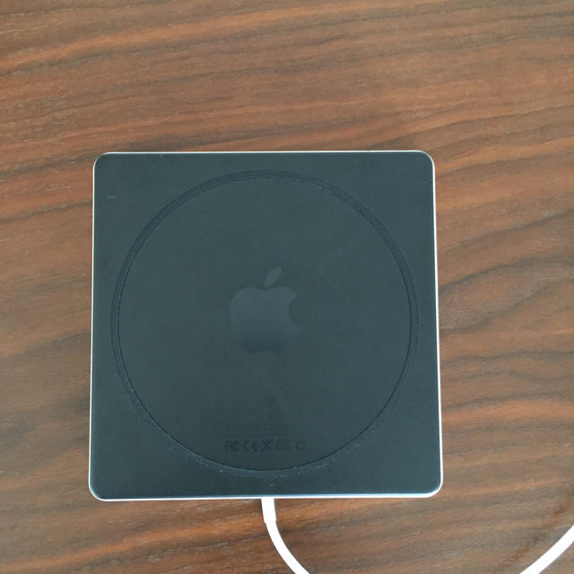 Apple(アップル)のApple USB SuperDrive  純正品 スマホ/家電/カメラのPC/タブレット(PC周辺機器)の商品写真