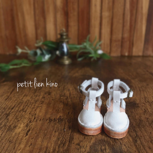 ドール靴　Tストラップヒール　白 ハンドメイドのぬいぐるみ/人形(人形)の商品写真