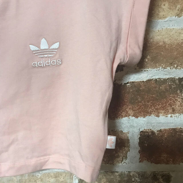 adidas(アディダス)のアディダス adidas  アディダスオリジナルス ショート丈 Tシャツ レディースのトップス(Tシャツ(半袖/袖なし))の商品写真