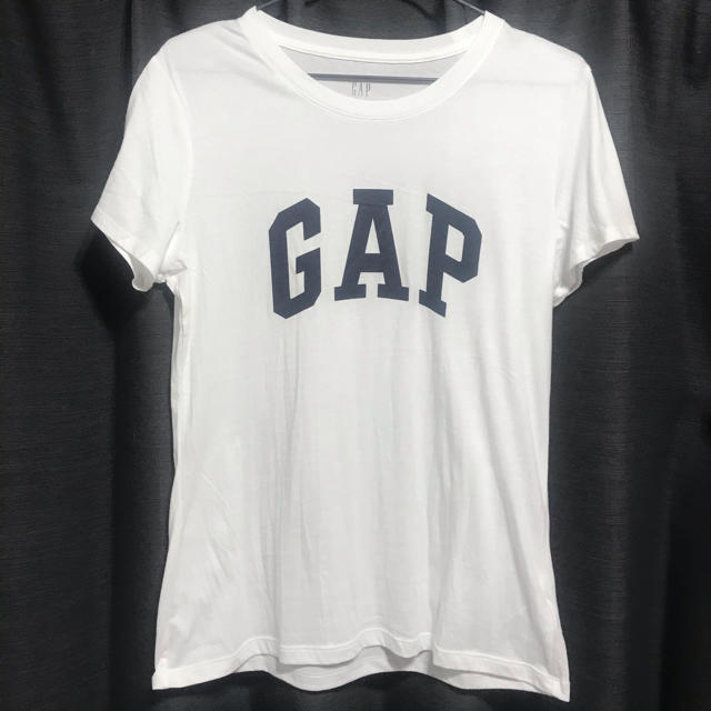 GAP(ギャップ)の【期間限定セール】GAP 白Tシャツ　新品未使用 レディースのトップス(Tシャツ(半袖/袖なし))の商品写真