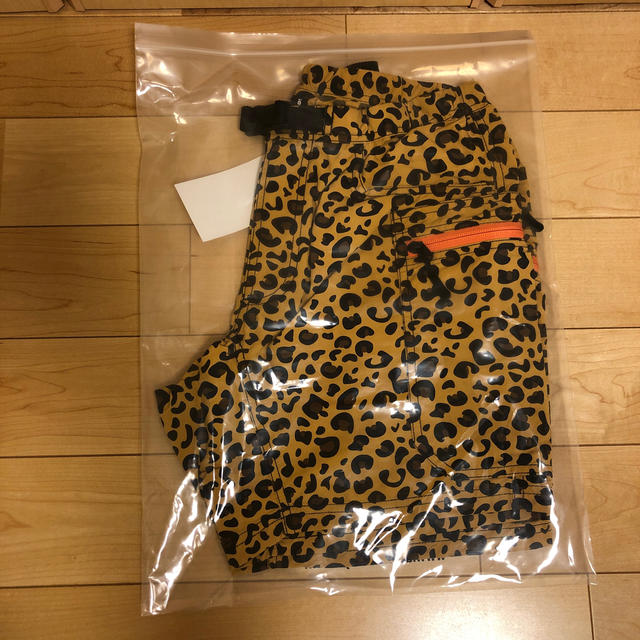 atmos(アトモス)のアトモス ×グリップスワニー  Sサイズ　ヒョウ柄  ショートパンツ メンズのパンツ(ショートパンツ)の商品写真