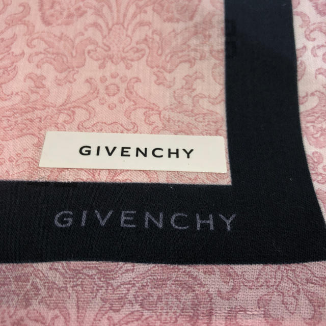 GIVENCHY(ジバンシィ)のGIVENCHY ハンカチ　未使用　タグ付き レディースのファッション小物(ハンカチ)の商品写真