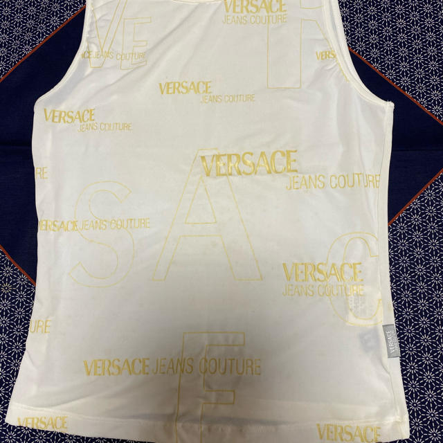 VERSACE(ヴェルサーチ)のT-shirt レディースのトップス(Tシャツ(半袖/袖なし))の商品写真