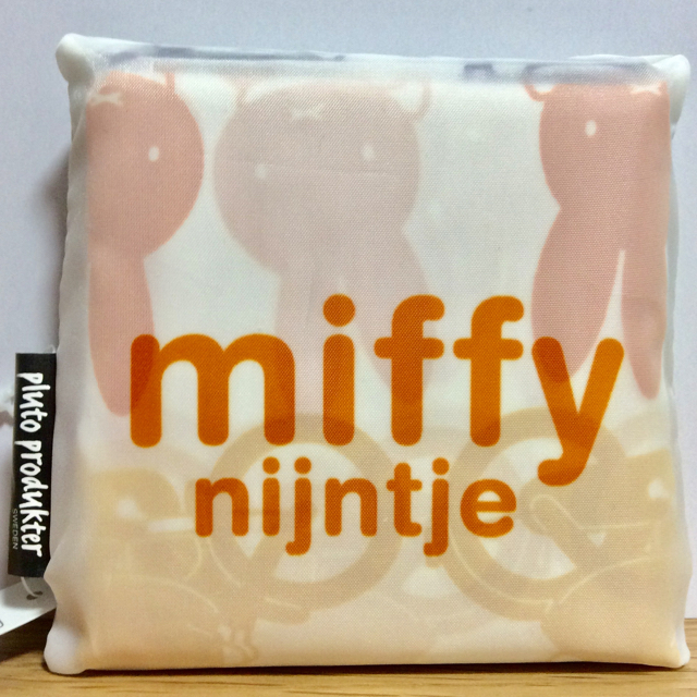 miffy(ミッフィー)の【ミッフィーエコバッグ】レインボー柄スウェーデンプルート・プロダクト製買物袋虹色 レディースのバッグ(エコバッグ)の商品写真