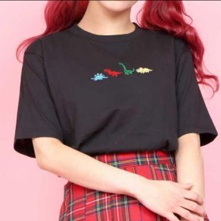 ダブルシー(wc)の値下げしました！ WEGO WC SPINNS ザウルスTシャツ 黒(Tシャツ(半袖/袖なし))