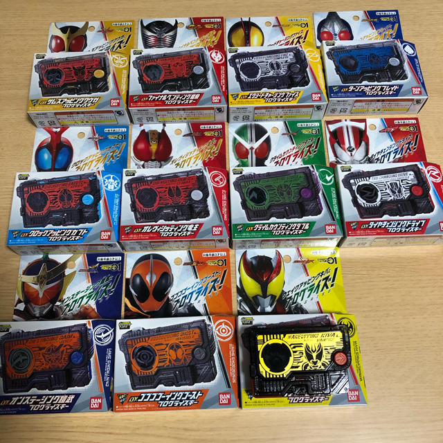 仮面ライダーゼロワン　DXプログライズキー　レジェンドライダーセット