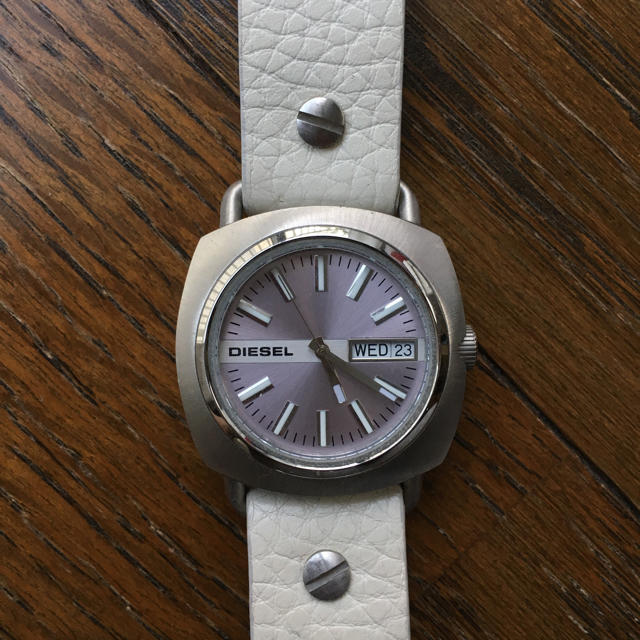DIESEL(ディーゼル)の美品DIESELディーゼルホワイト腕時計 メンズの時計(腕時計(アナログ))の商品写真