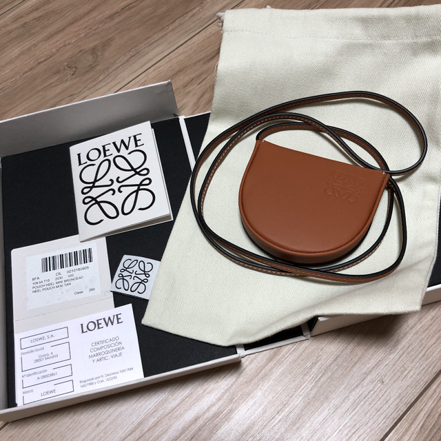 新品未使用★LOEWE ヒール ポーチ | フリマアプリ ラクマ