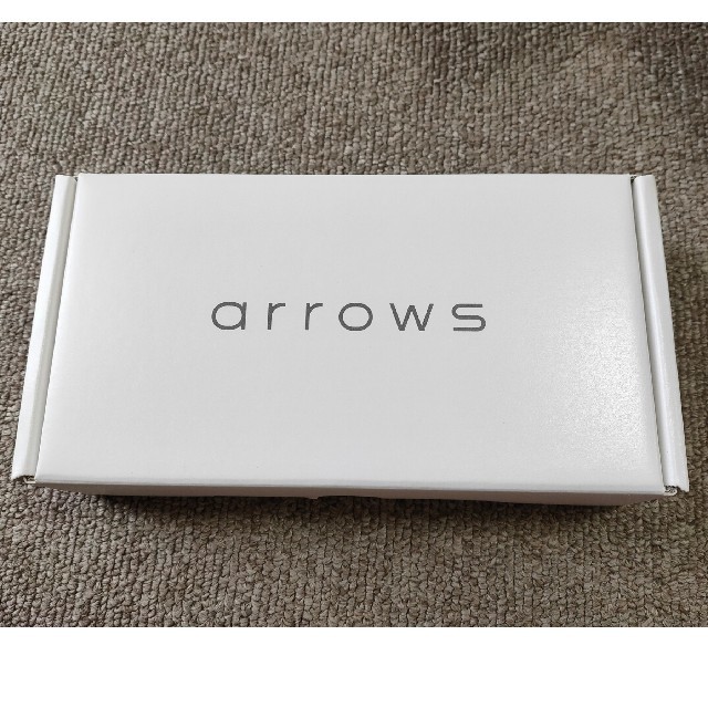 ホワイト 新品未使用未開封品 M05 arrows です。