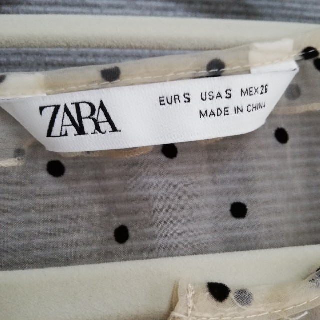 ZARA(ザラ)のZARA フリルオーガンジーブラウス レディースのトップス(シャツ/ブラウス(半袖/袖なし))の商品写真