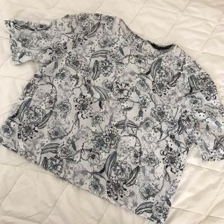 ザラ(ZARA)のZARAのショート丈花柄ブラウス(シャツ/ブラウス(半袖/袖なし))